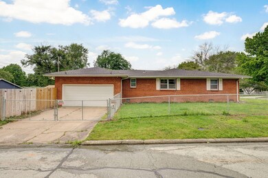1532 E Wayland St-30
