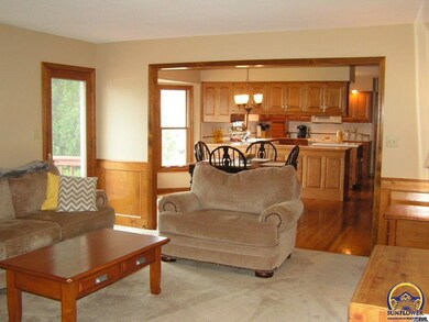 900 SE Oakridge Ln, Topeka, KS 66609 - photo 7