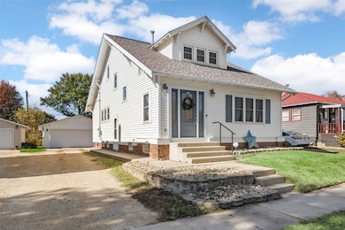 717 N Maple St, Monticello, IA 52310 - photo 2