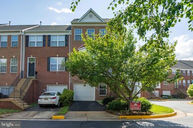 13327 Zachary Taylor Cir, Herndon, VA 20171 - photo 2