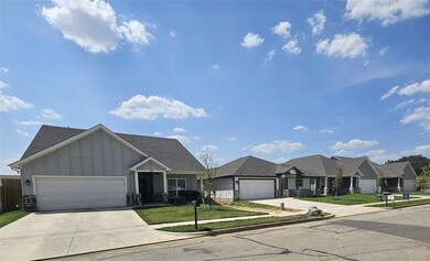 113 Anderson Dr, Hurst, TX 76053 - photo 3