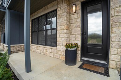 2288 Quarry Trails Dr, Columbus, OH 43228 - photo 5