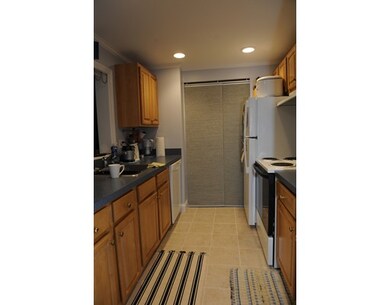 60 Greentree Ln unit 27, South Weymouth, MA 02190 - photo 3