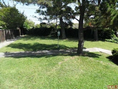 Common area and walk.