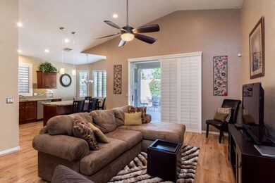 814 W Locust Dr - MLS-8