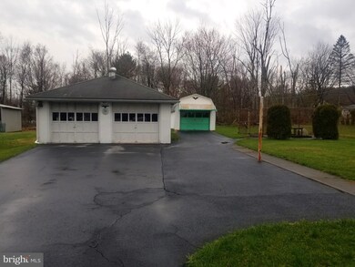 633 N Warren St, Orwigsburg, PA 17961 - photo 2