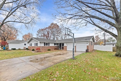 118 Whispering Oaks Dr, Bethalto, IL 62010 - photo 3