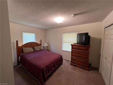 308 Hubbard St, Reidsville, NC 27320 - photo 3