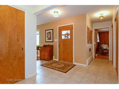 318 N Lincoln St, Batavia, IL 60510 - photo 2