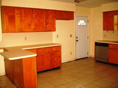 5133 Garette Dr E, Jacksonville, FL 32210 - photo 2