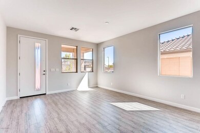 14339 W Charter Oak Rd-large-003-28-Livi
