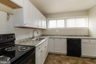 26 Red Cedar Dr, Levittown, PA 19055 - photo 5