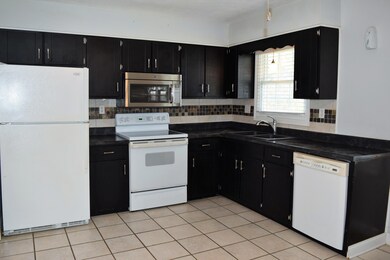 9012 Lantana Dr, Louisville, KY 40229 - photo 6