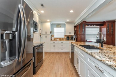 04_1595SW13thTer_177001_Kitchen_HiRes