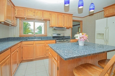 226 Matthew St, New Bedford, MA 02740 - photo 6