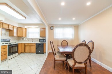 2818 Maxwell St, Philadelphia, PA 19136 - photo 6