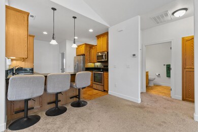 676 Golden Peak Dr, Central Point, OR 97502 - photo 4