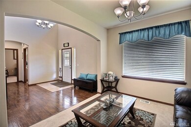 1207 Goldfinch Ave SW, Orting, WA 98360 - photo 5