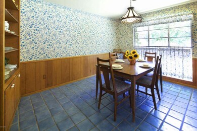 801 Northview dining