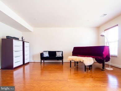 12823 Clarks Crossing Dr, Clarksburg, MD 20871 - photo 2