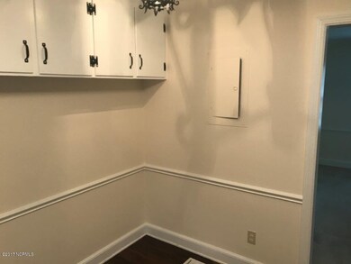 2302 Hardee Breakfast area
