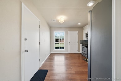 705 W 47th Place, Sand Springs, OK 74063 - photo 7