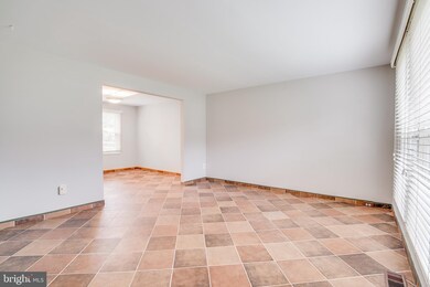 12611 Etruscan Dr, Herndon, VA 20171 - photo 3