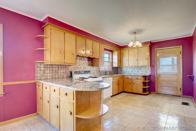 922 N Seminole Ave, Claremore, OK 74017 - photo 5