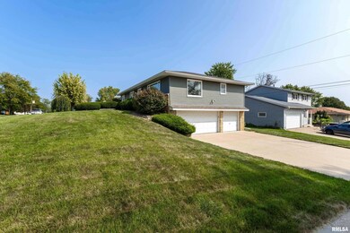 3707 N Thornwood Ave, Davenport, IA 52806 - photo 4