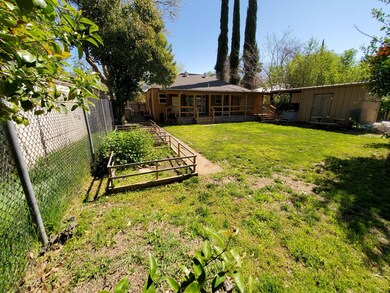 2476 California St, Redding, CA 96001 - photo 4