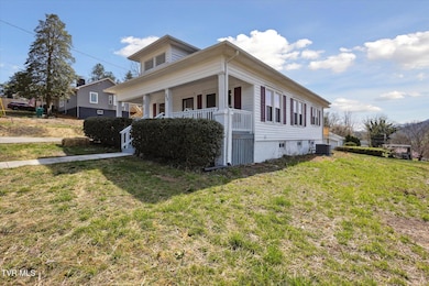 02-318-Boyd-St-Erwin-TN-37650-WindowStil