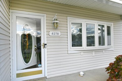 4278 Clarissa Rd, Bethpage, NY 11714 - photo 4