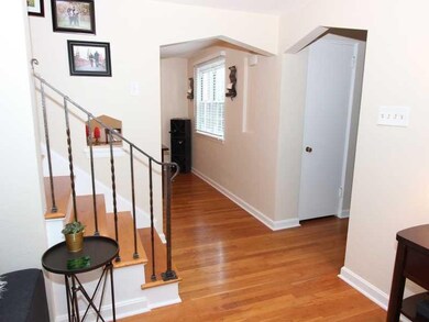 Entry/Foyer.