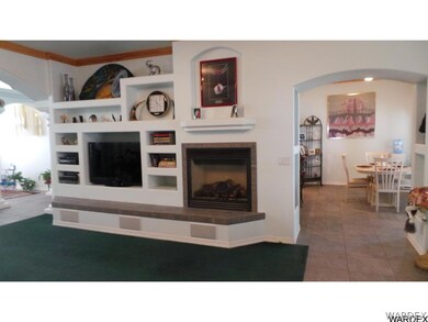 Gas Log Fireplace in Living Rm