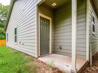 905 W Star St, Denison, TX 75020 - photo 2