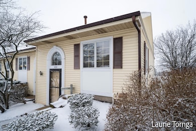 2-web-or-mls-4201-eastcastle-ct-se