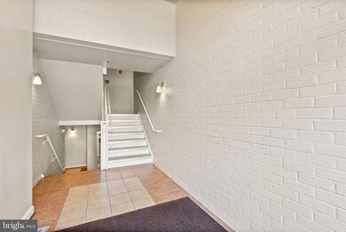 4089 S Four Mile Run Dr unit 201, Arlington, VA 22204 - photo 4