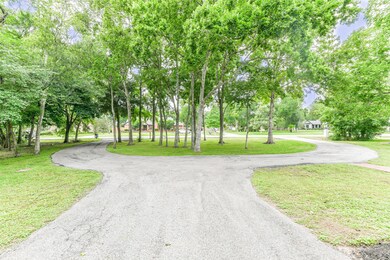 2303 Pine Dr, Friendswood, TX 77546 - photo 3