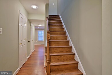 3181 Welby Ct, Fairfax, VA 22031 - photo 2