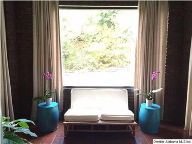 This sunroom looks like the cover of a magazine.