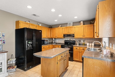 7-web-or-mls-11832 Owenwood Rd -07