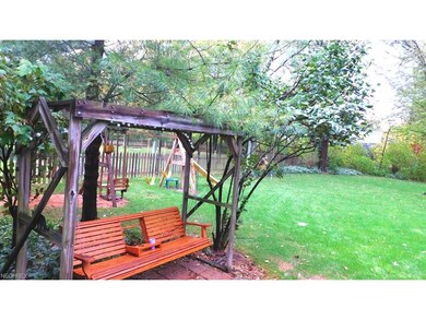 7357 Glenside Ln, Olmsted Falls, OH 44138 - photo 3