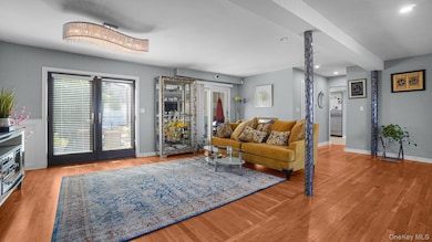 14962 Powells Cove Blvd, Whitestone, NY 11357 - photo 6