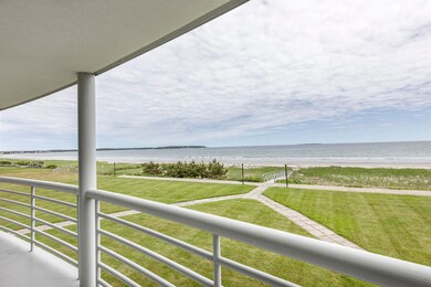 221 E Grand_007