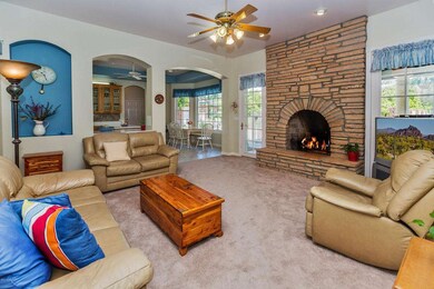Familyroom 2 2-HDR