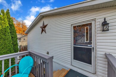 05-223 S Tabor St-WindowStill-Real-
