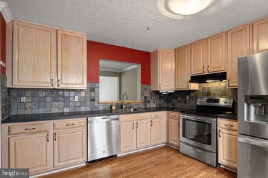 9228 Maxwell Ct, Laurel, MD 20723 - photo 4