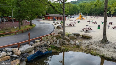 426 Royal Aberdeen Dr, Hazle Township, PA 18202 - photo 2