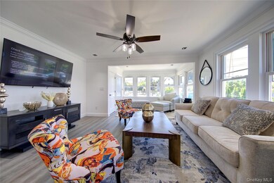 16 Roosevelt Ave unit 14, Hicksville, NY 11801 - photo 4