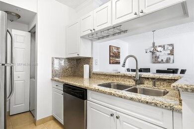 17150 N Bay Rd unit 2618, Sunny Isles Beach, FL 33160 - photo 3